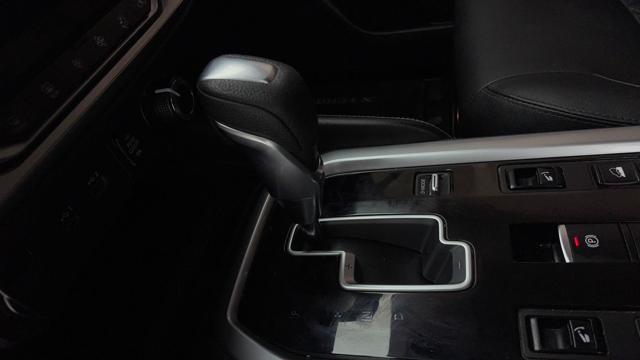 نيسان إكستيرا PLATINUM 2.5 | بدون دفعة مقدمة | اختبار قيادة مجاني للمنزل