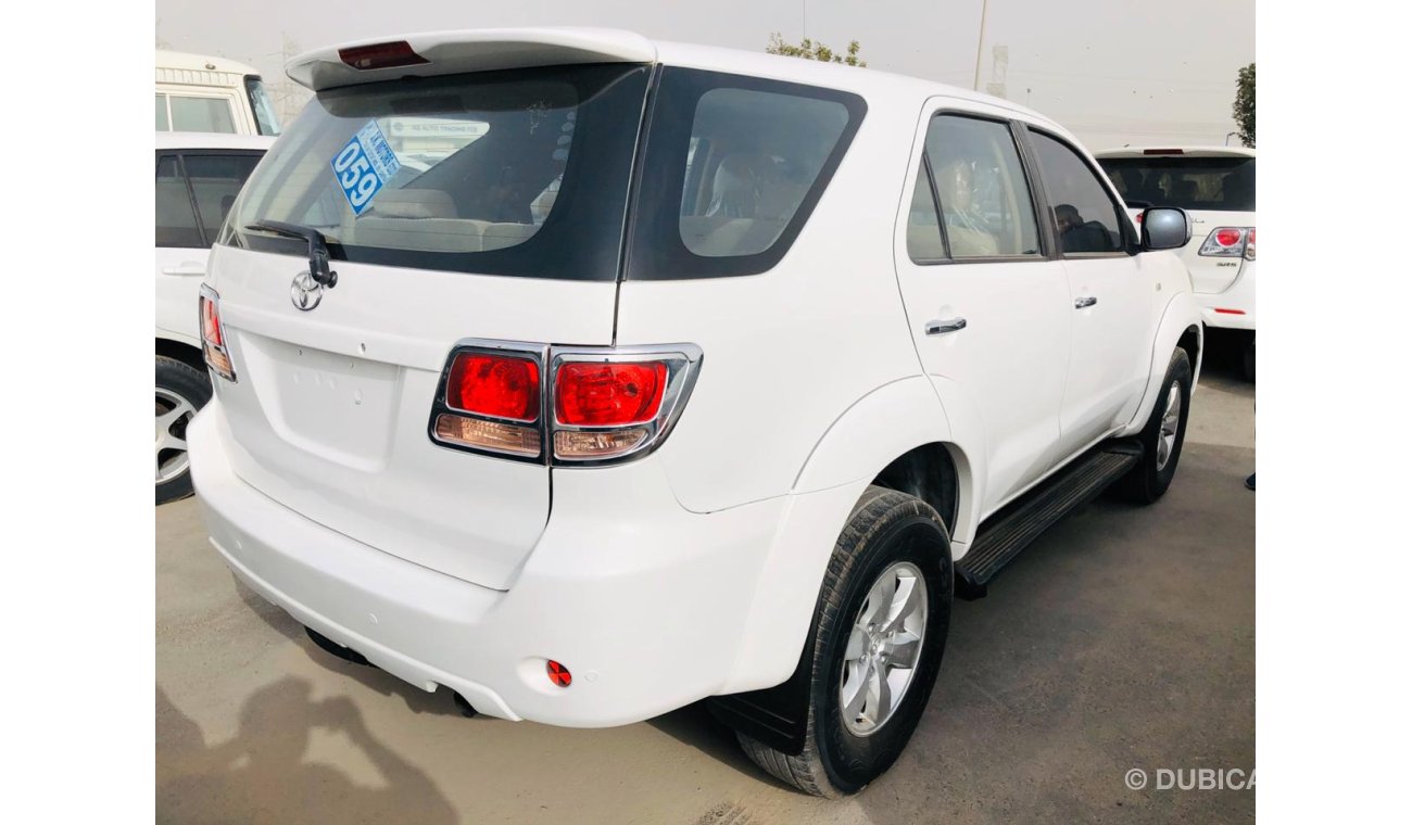 Toyota Fortuner 2.7L PETROL-ALLOY WHEELS-DVD-CLEAN INTERIOR-MINT CONDITION-GCC RTA PASSED-LOT-632