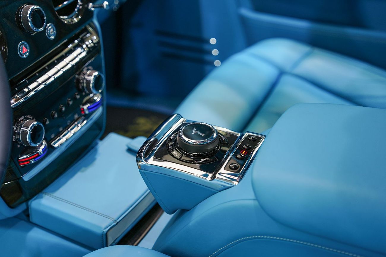 Rolls-Royce Phantom Std 6.8L 2018 Rolls Royce Phantom, Two-Tone Exterior, Rear Entertainment, Bespoke Audio, GCC Specs!!