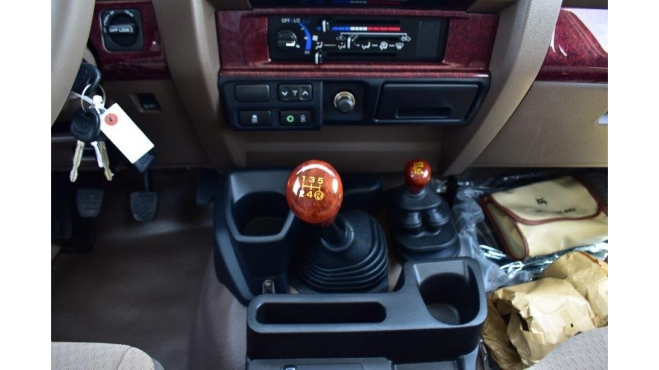 تويوتا لاند كروزر بيك آب 79 Double Cab Limited