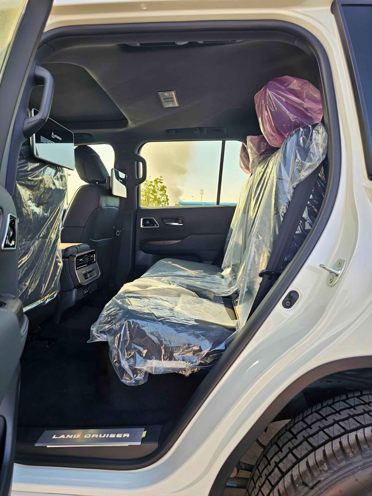 تويوتا لاند كروزر GXR TWIN TURBO / 3.5L V6 PETROL / RADAR / 12.3" DVD WITH JBL SPEAKERS / FRONT PWR SEATS / COOL BOX  