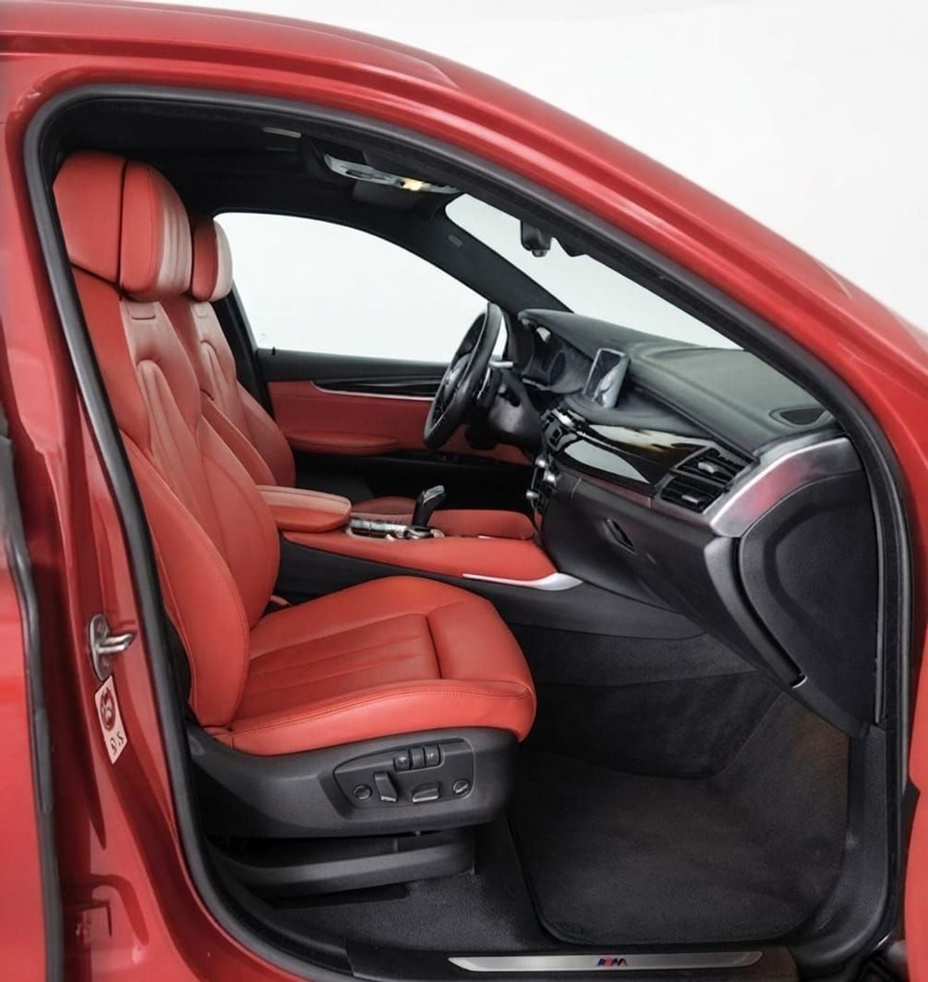 BMW X6 50i M SPORT LUXURY V8 4.4L-8CYL ORIGINAL PAINT - FULLY AGENCY MAINTAINED. AGMC-DUBAI