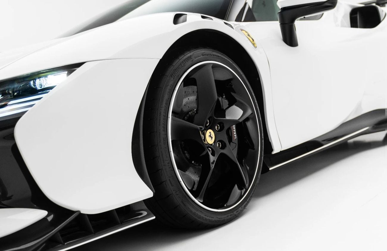 فيراري SF90 ستراديل سترادالي 4.0-liter twin-turbocharged V8 engine + 3 electric motors | Warranty