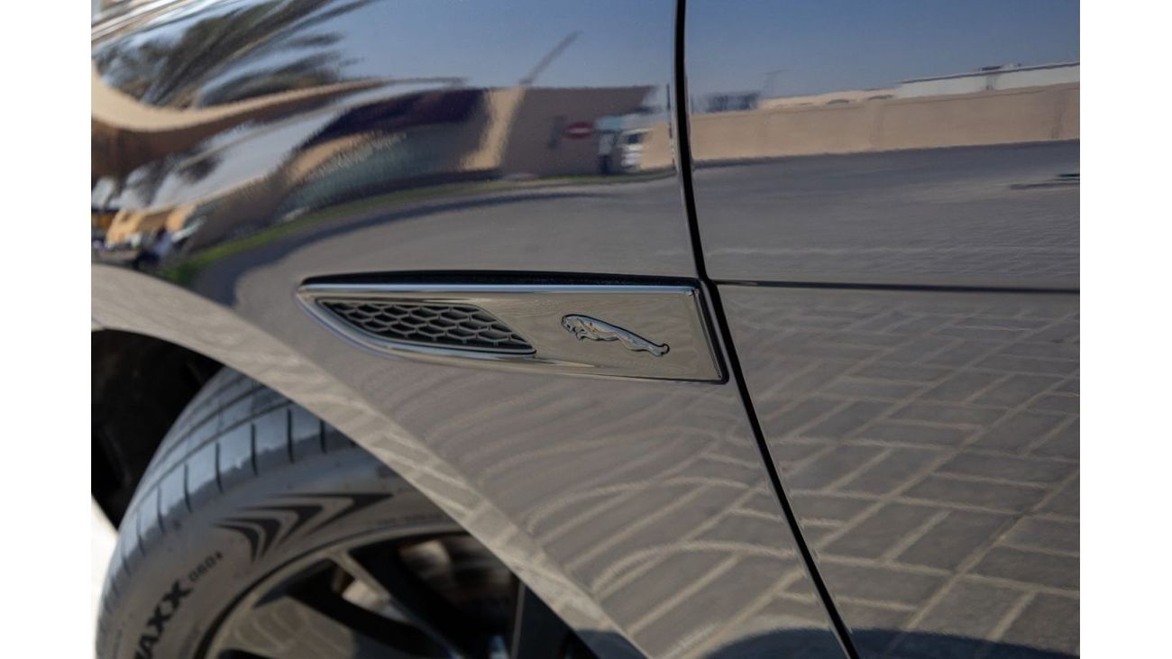 جاكوار F بيس Jaguar F-Pace R-Dynamic SE P250 2022 GCC under Agency Warranty and Service Contract with Flexible Do