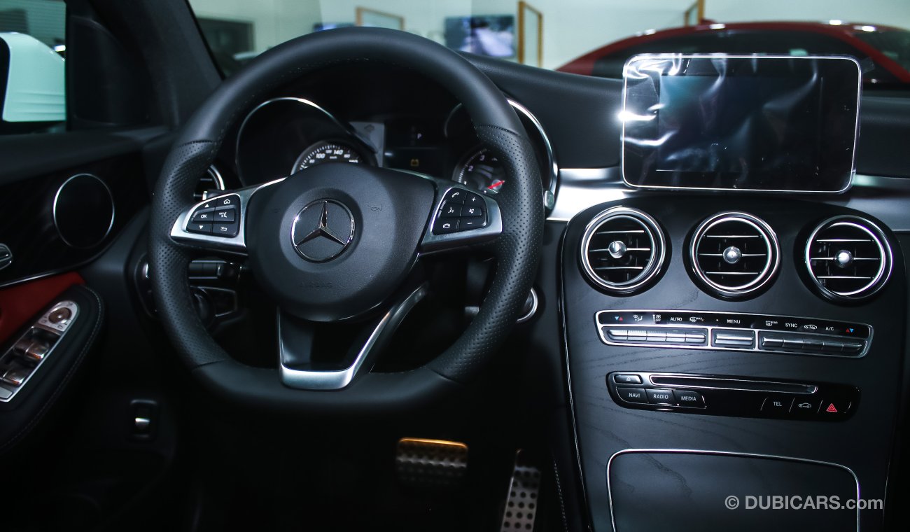 Mercedes-Benz GLC 300 2019, 4Matic 2.0-Turbo GCC, 0km w/ 2Years Unlimited Mileage Warranty and 60K km Free Service at EMC