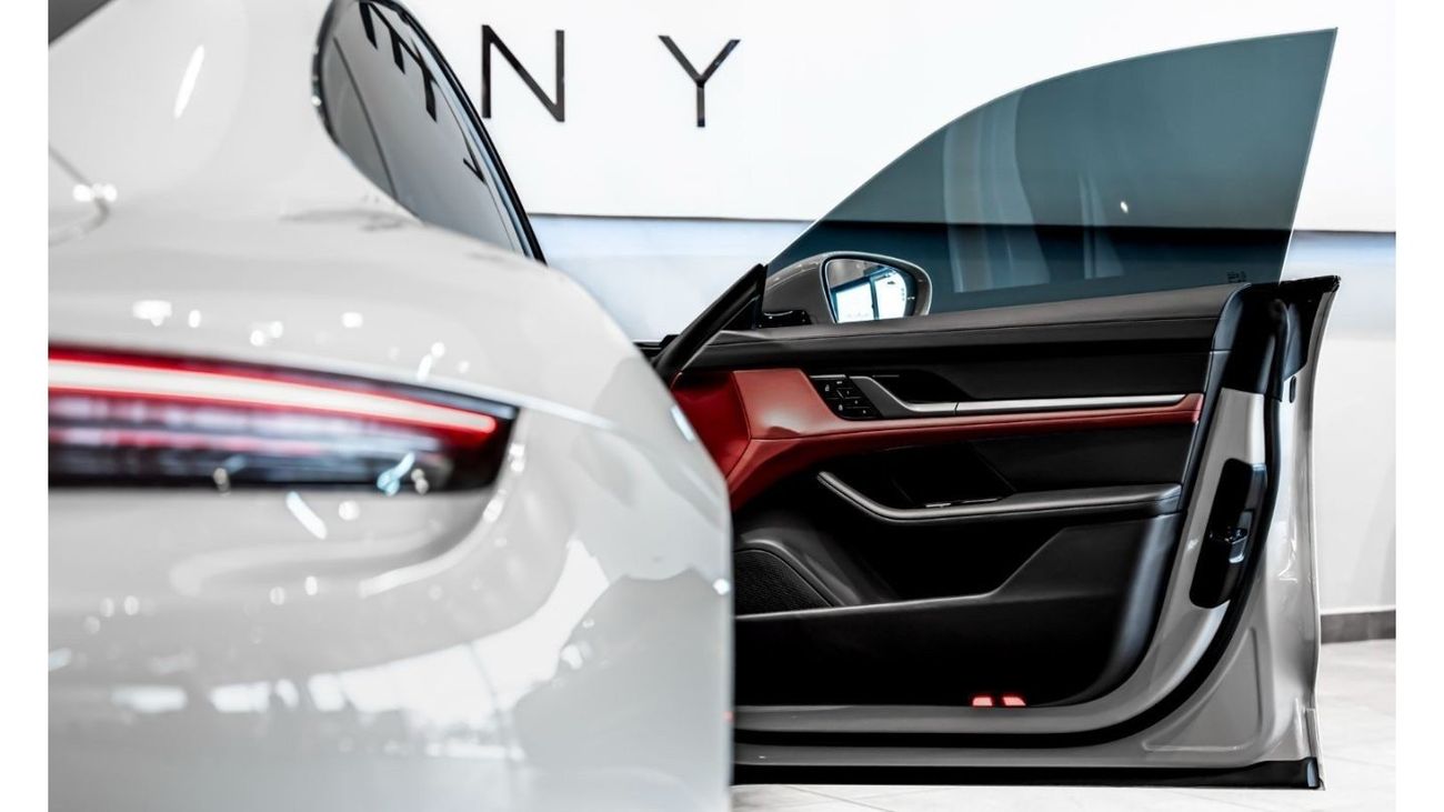 بورش تايكان 2023 Porsche Taycan GTS, 2027 Porsche Warranty, Interior Matte Carbon, Low KMs, GCC