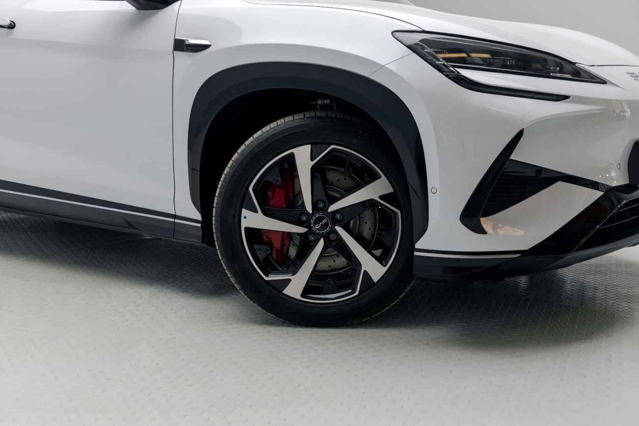 BYD Sealion 7 RWD Intelligent Driving - White Inside Black | Export Only