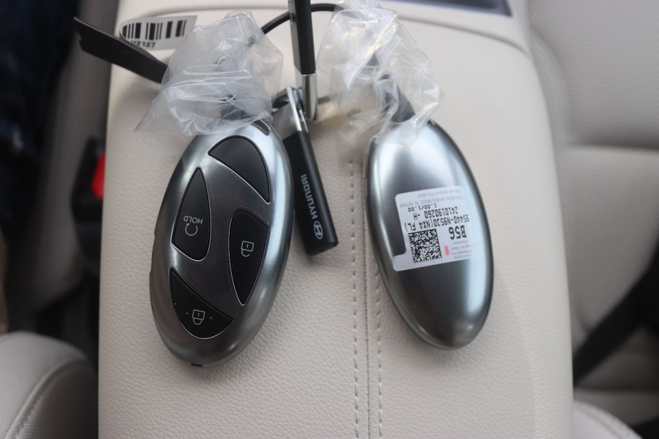 Hyundai Tucson 2.0L , Seat Heating - Cooling, Panoramic Roof, Push Start, Full Option Model 2025