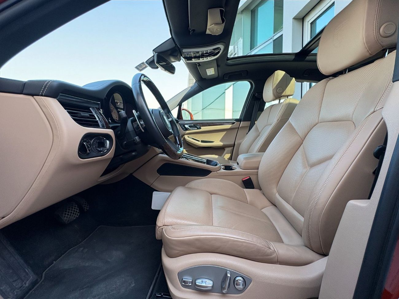 Porsche Macan S 3.0L (340 HP) V6 A/T | 2024 | GCC SPECS | AGENCY SERVICE HISTORY | AED 4,300 per month