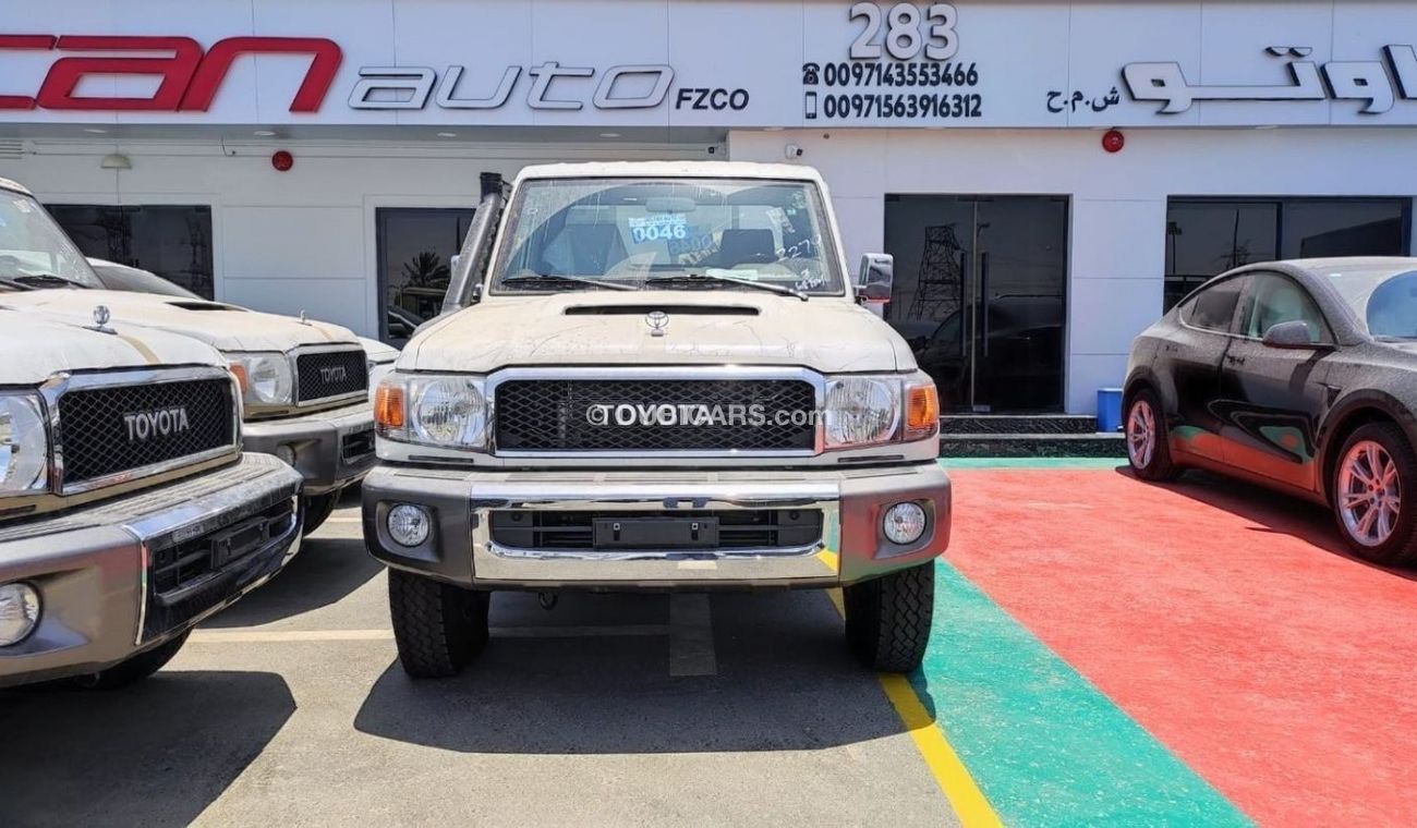 Toyota Land Cruiser Pick Up Toyota Land Cruiser Pick Up Single Cabin M/T 4.5L V8 Diesel 4X4 White color