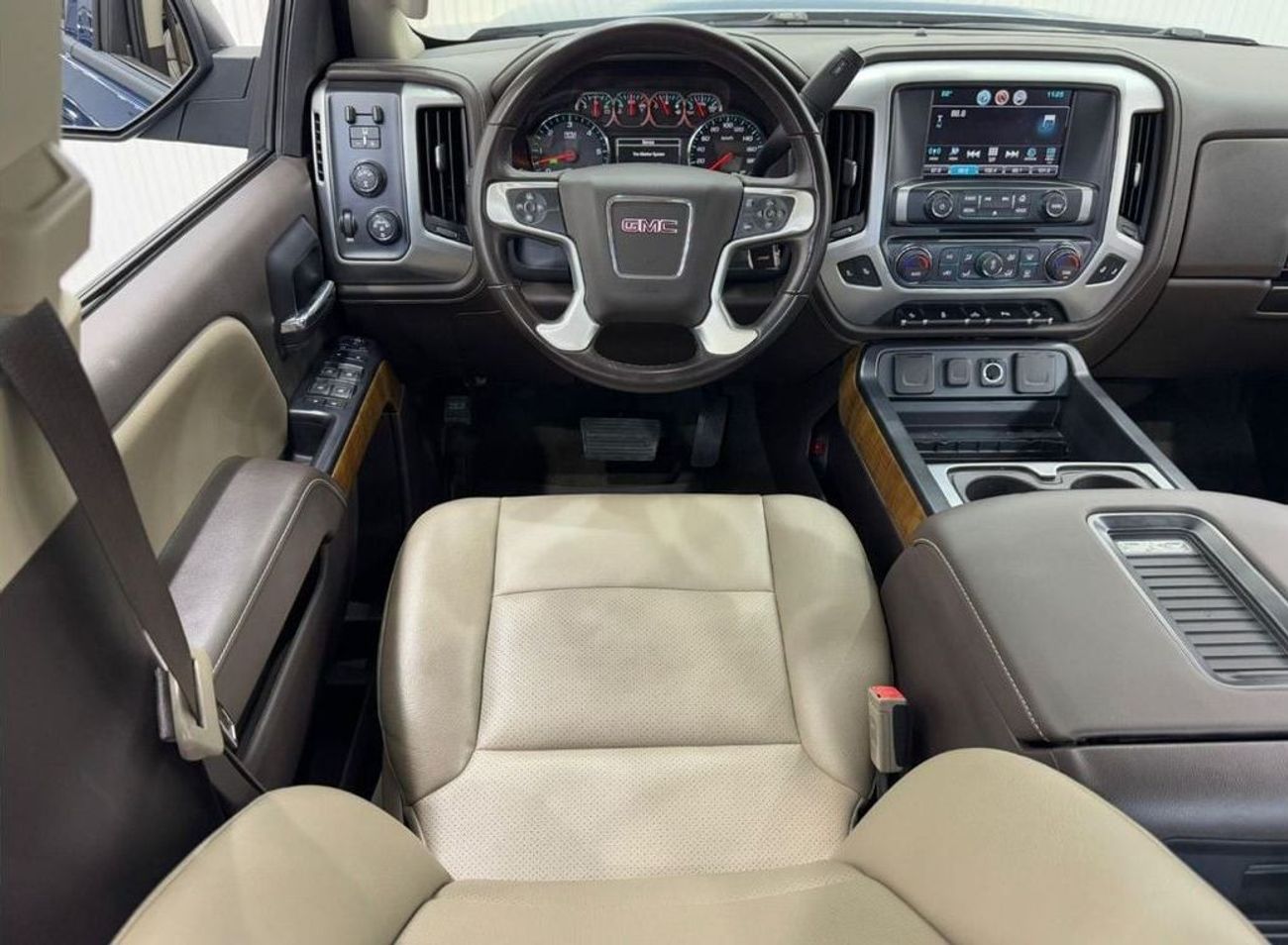 GMC Sierra 6.0L V8 2500HD SLE 2018 GMC Sierra 2500HD SLE, Warranty, Full GMC Service History, Very Low Kms, GCC