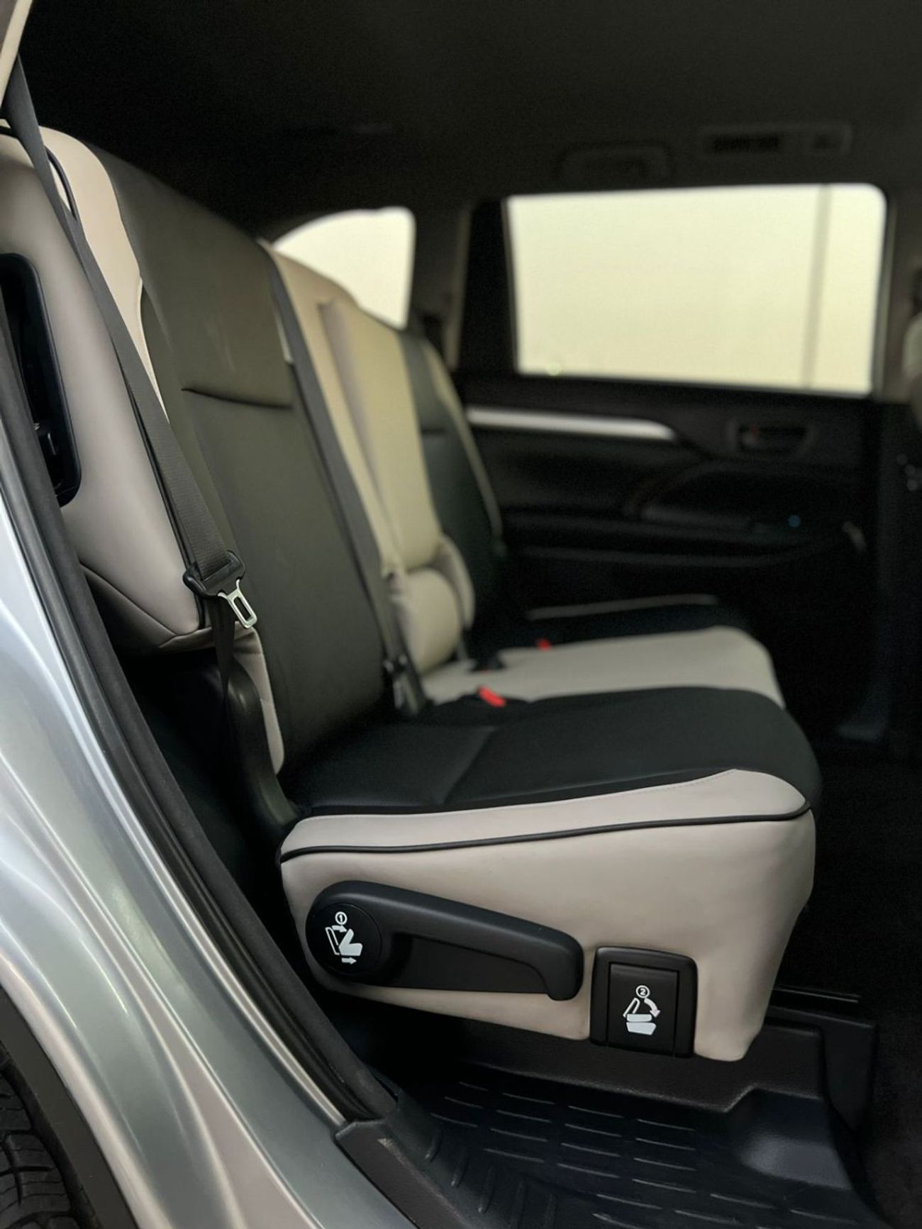 Toyota Highlander 2016 Toyota Highlander MidOption -3.5L - V6 - Rear  Camera - AWD 4x4 - Leather Seat -  7 seater