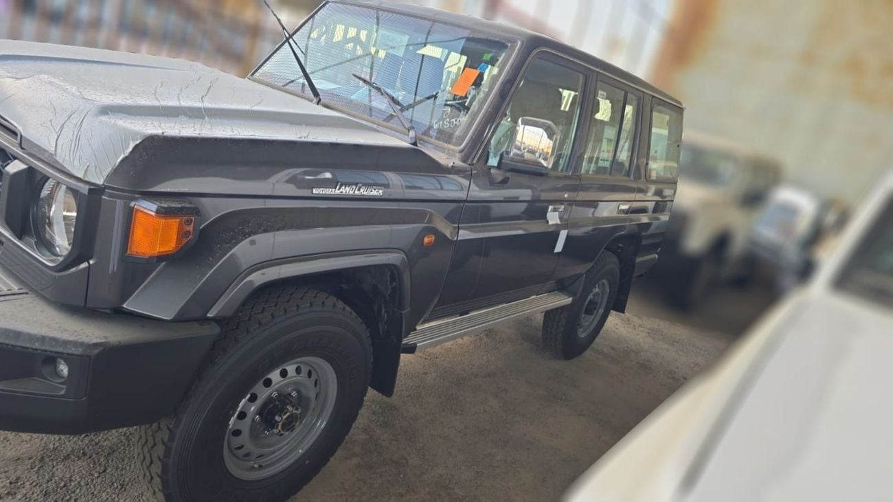 تويوتا لاند كروزر 70 2026 Toyota Land Cruiser LC76 4.0L MT Petrol (with Diff lock)