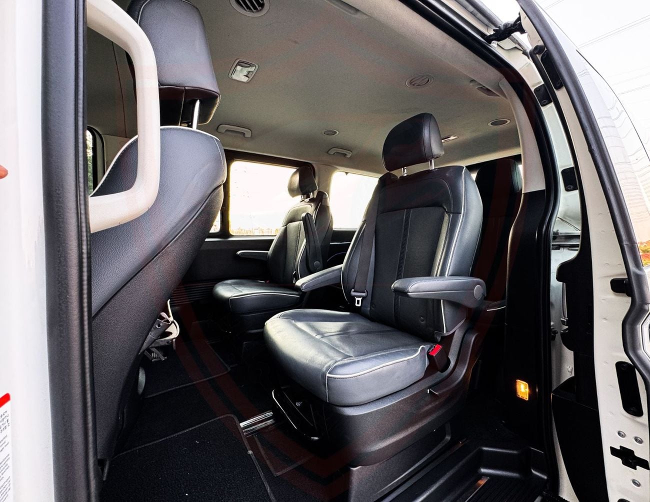 Hyundai Staria Comfort 3.5L (11 Seater)