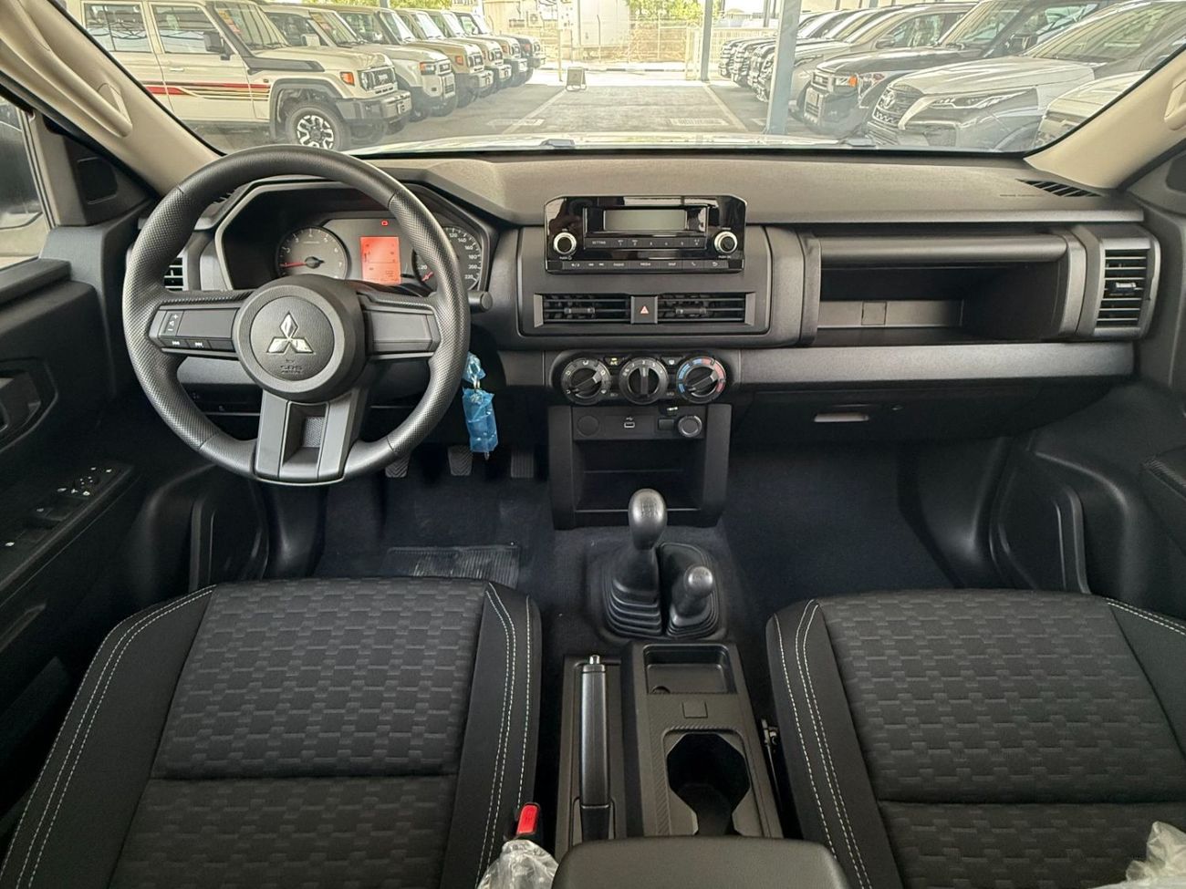 Mitsubishi L200 chrome package 4x4 M/T 18 inch alloy rims **EXPORT ONLY**التصدير فقط خارج الخليج**