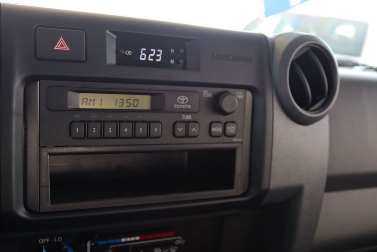 تويوتا لاند كروزر 70 2025 TOYOTA LAND CRUISER GRJ 78 4.0 V6 AUTOMATIC **التصدير فقط خارج الخليج****EXPORT ONLY**