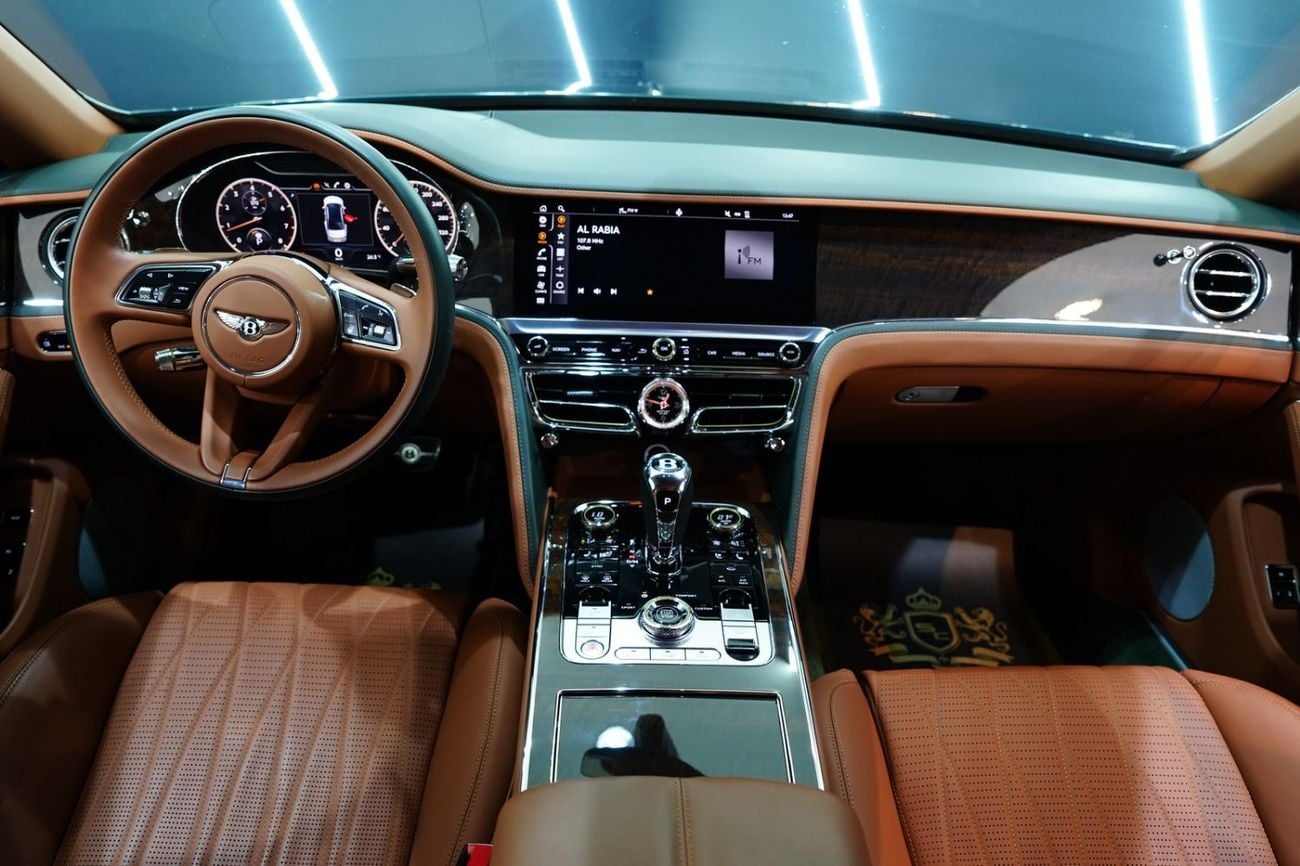 Bentley Flying Spur 2022 Bentley Flying Spur V8, Mulliner Driving Specs, Rare Green, Rear Touchscreen!!