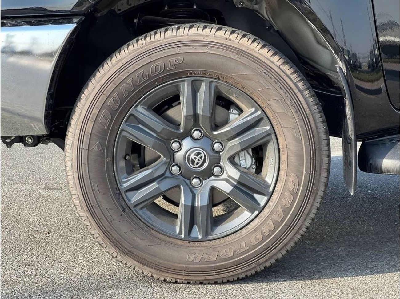 Toyota Hilux 2.7L PTR A/T // 2024 // MID HIGH OPTION WITH  SEATS VENTILATION , LED LIGHT , POWER WINDOWS // SPECI