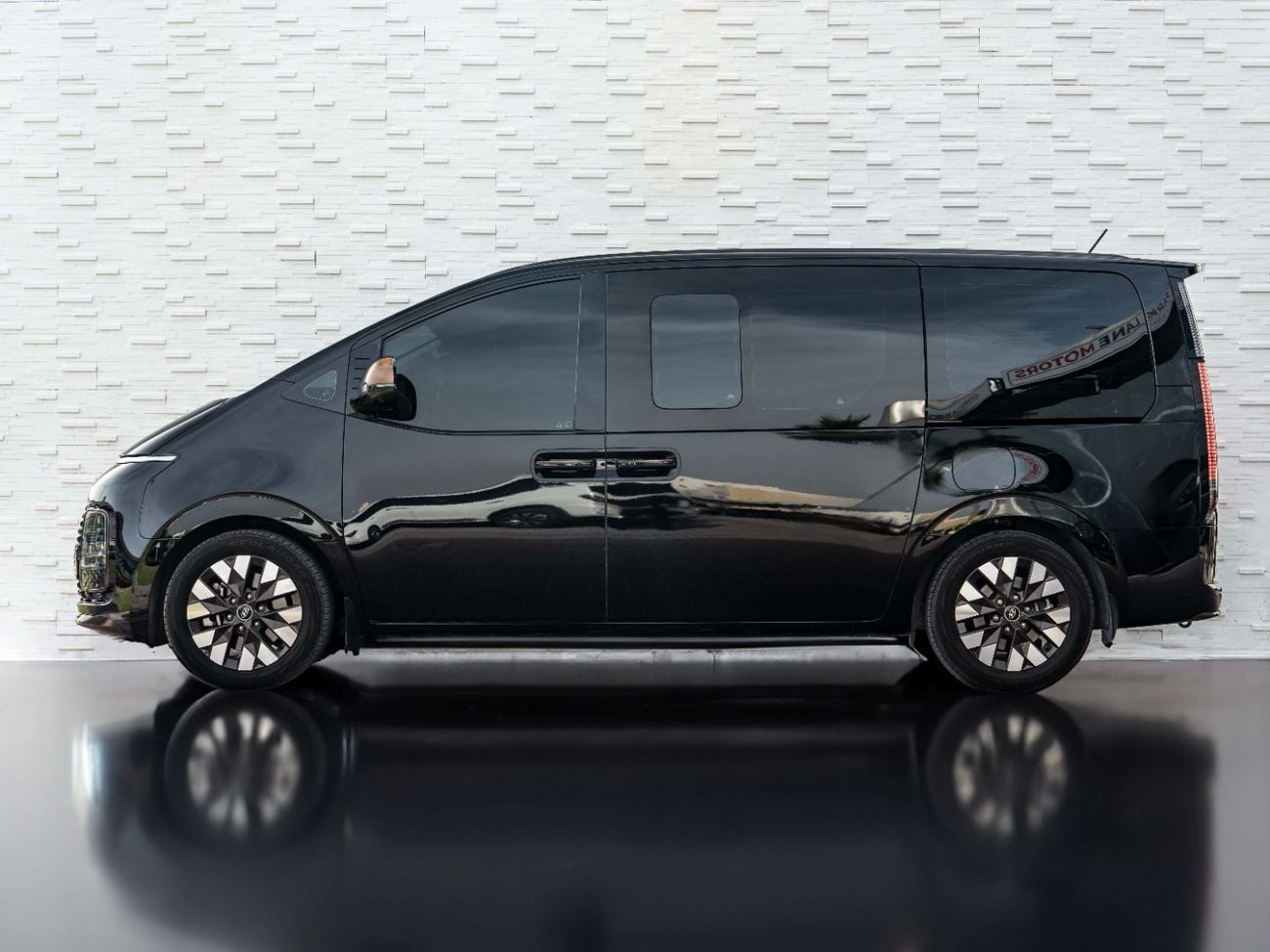 هيونداي ستاريا 3.5L Luxury (7 Seater)