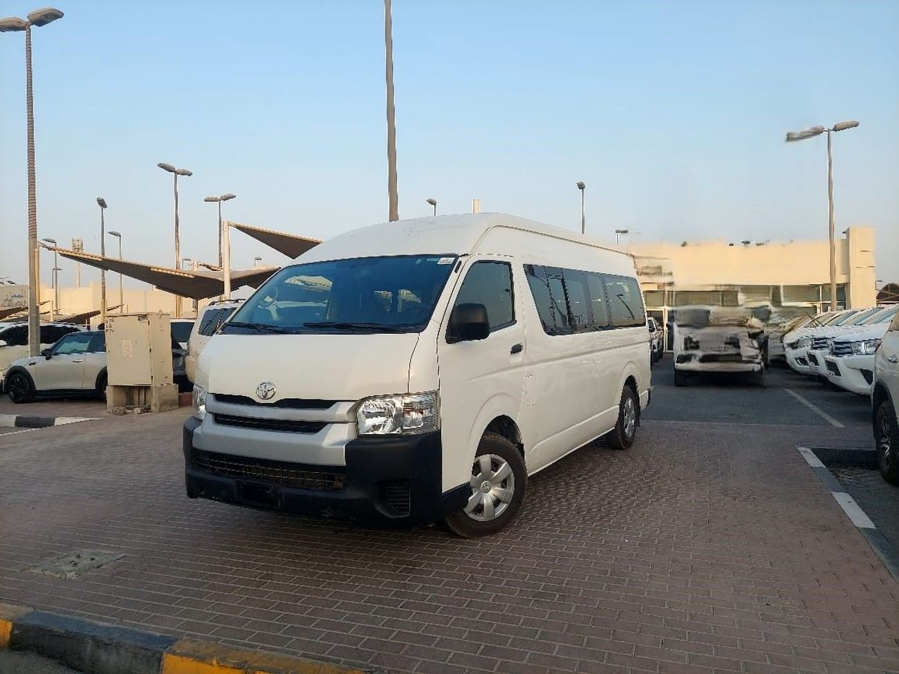 Toyota Hiace 2.7L PETROL HIGHROOF 13 SEATER MANUAL TRANSMISSION