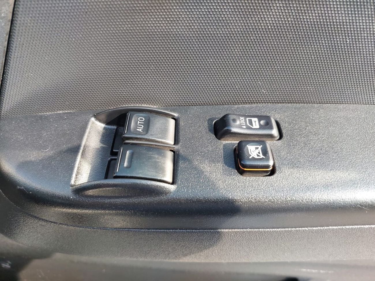 Toyota Hiace (RAMADAN OFFER) TOYOTA HIACE COMMUTER VAN RHD 2018 MODEL 2.5 L DIESEL MANUAL(PM73780)