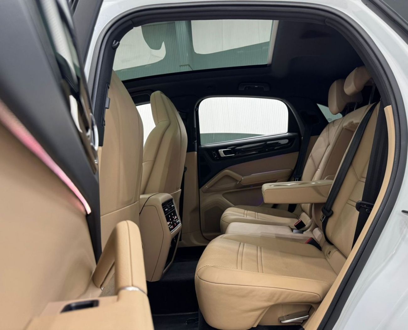 Porsche Cayenne Std 3.0L (340 HP) 2021 Porsche Cayenne, 1 Year Warranty, Service History, GCC