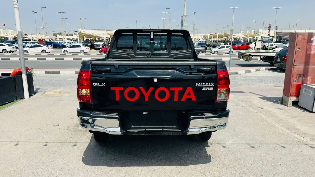 تويوتا هيلوكس GLX LHD 2.4L 4 Cyl diesel engine Automatic Gear 4WD Utility Pickup Truck 5 Seats 4 Doors
