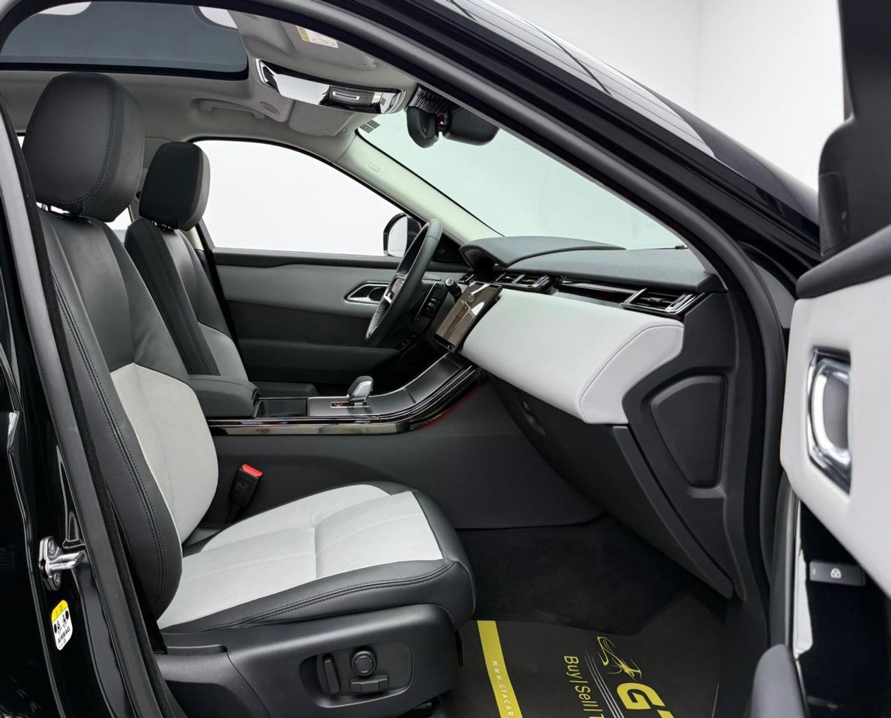 Land Rover Range Rover Velar Dynamic SE P250 2.0L 2025 Range Rover Velar P250 Dynamic SE, 5 Years RR Warranty + Service Pack, Exc