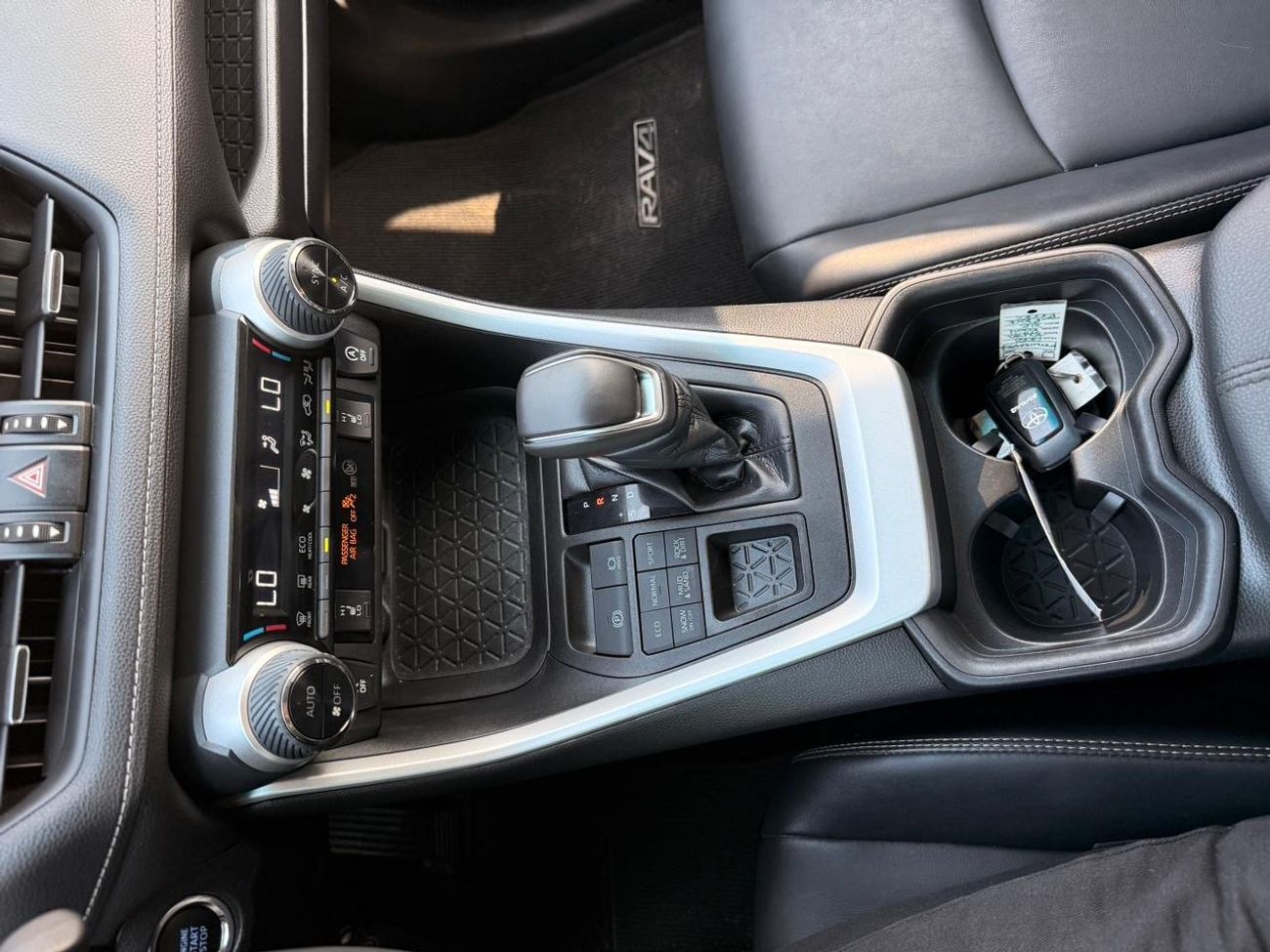 Toyota RAV4 XLE premium 2.5L Full option