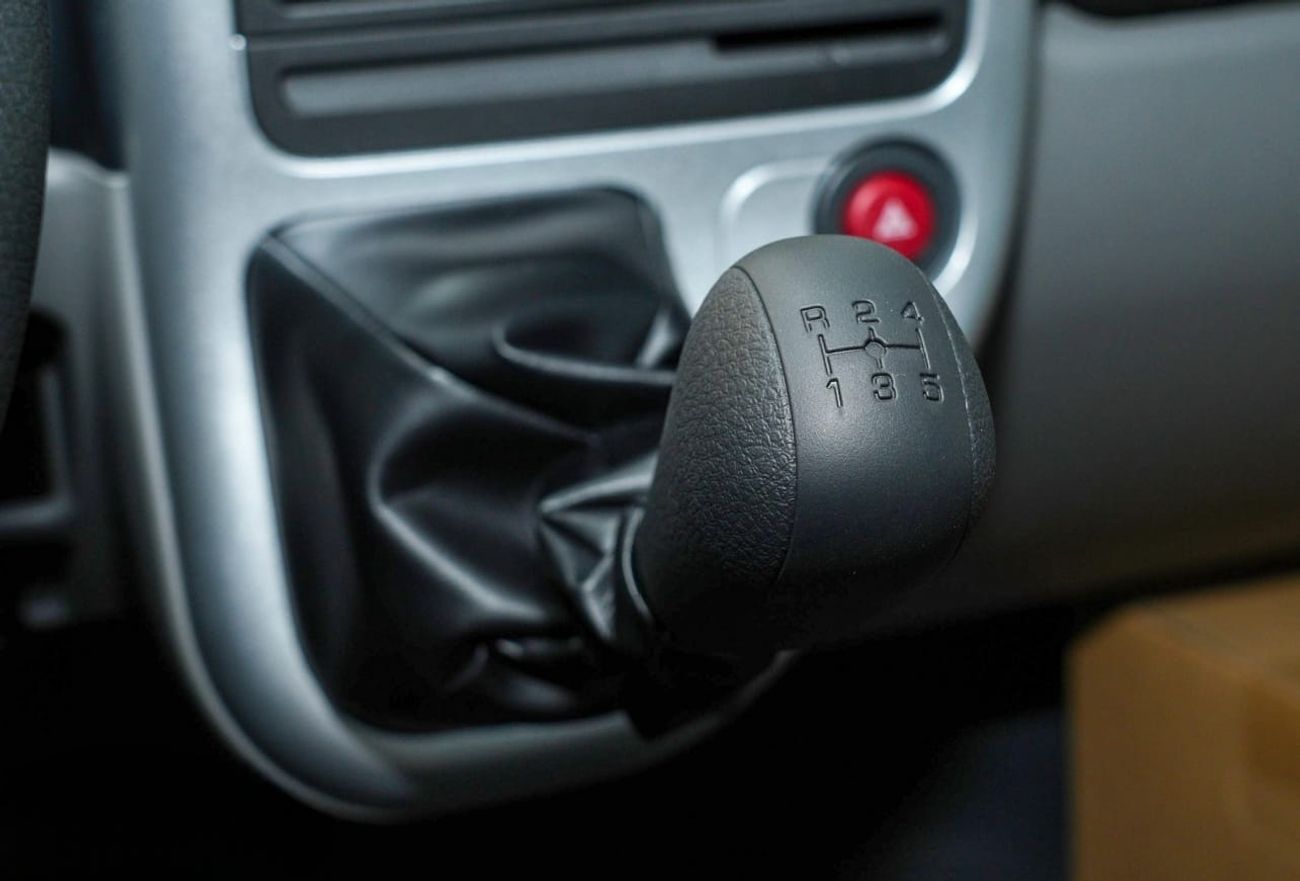 ميتسوبيشي فوسو كانتير كانتر شاحنة ديزل مانوال