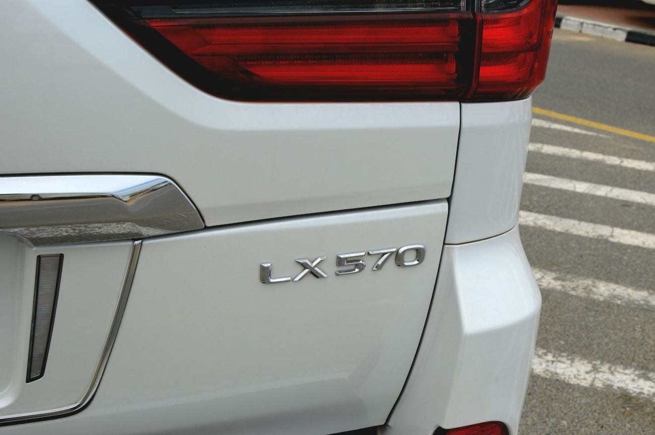 لكزس LX 570 SIGNATURE Right Hand Drive  Year: *2019* *Full option* Engine: 5.7L V8