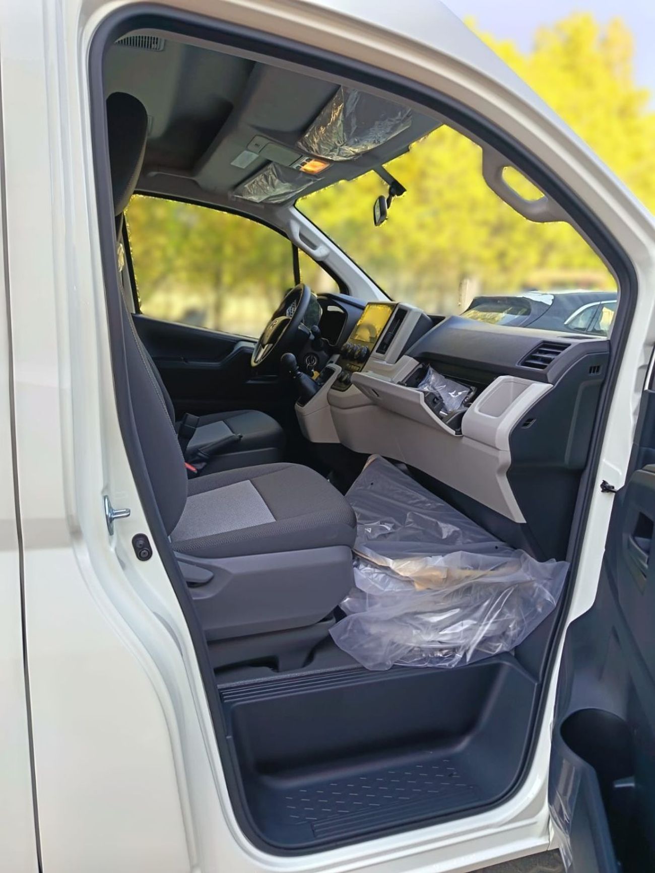 تويوتا هاياس NEW TOYOTA HIACE 2.8L DIESEL 13STR BUS DX M/T 2026 MODEL