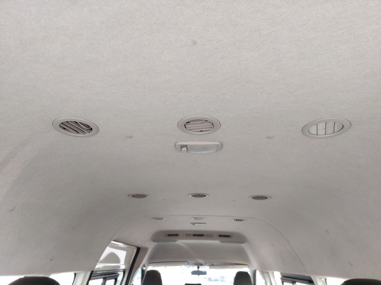 Toyota Hiace (RAMADAN OFFER) TOYOTA HIACE COMMUTER VAN RHD 2018 MODEL 2.5 L DIESEL MANUAL(PM73780)