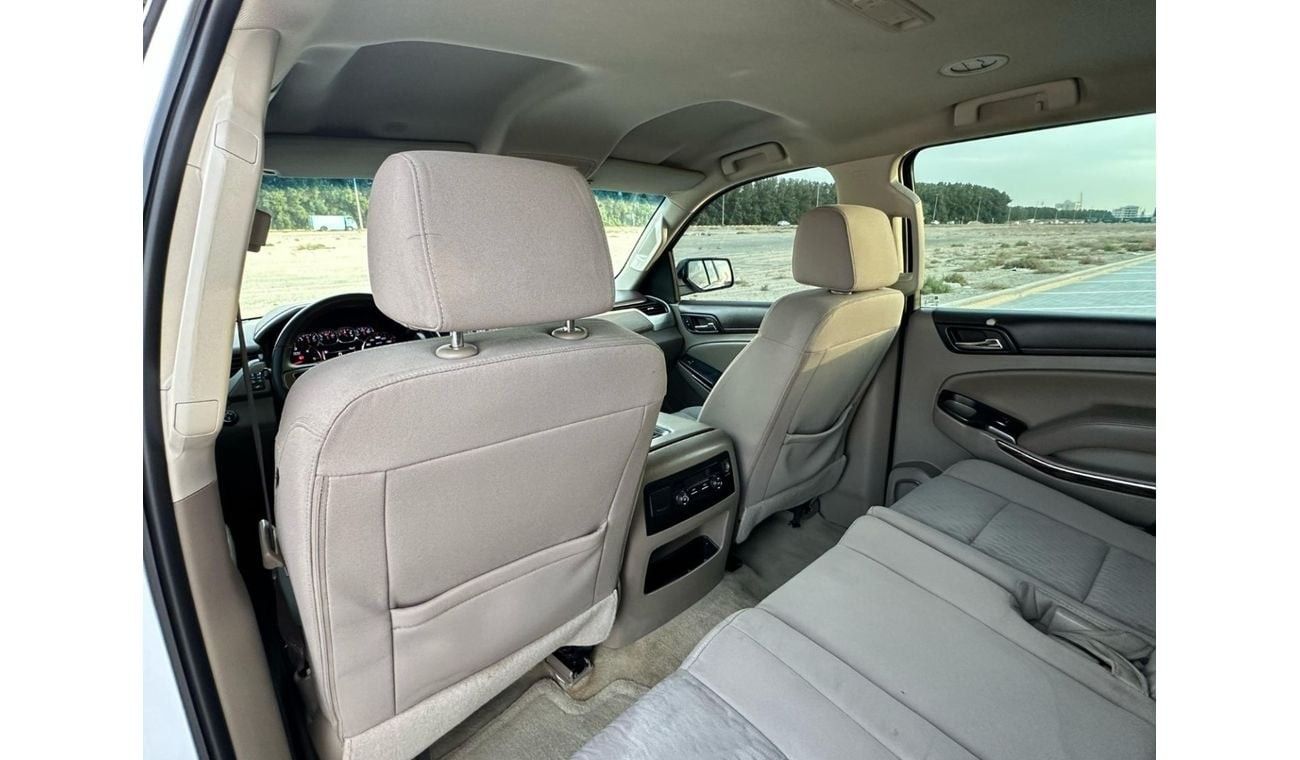 GMC Yukon SLE 5.3L 4WD (8 Seater) GMC YUKON 2017 GCC ORGINAL PAINT // ACCIDENT FREE // PERFECT CONDITION