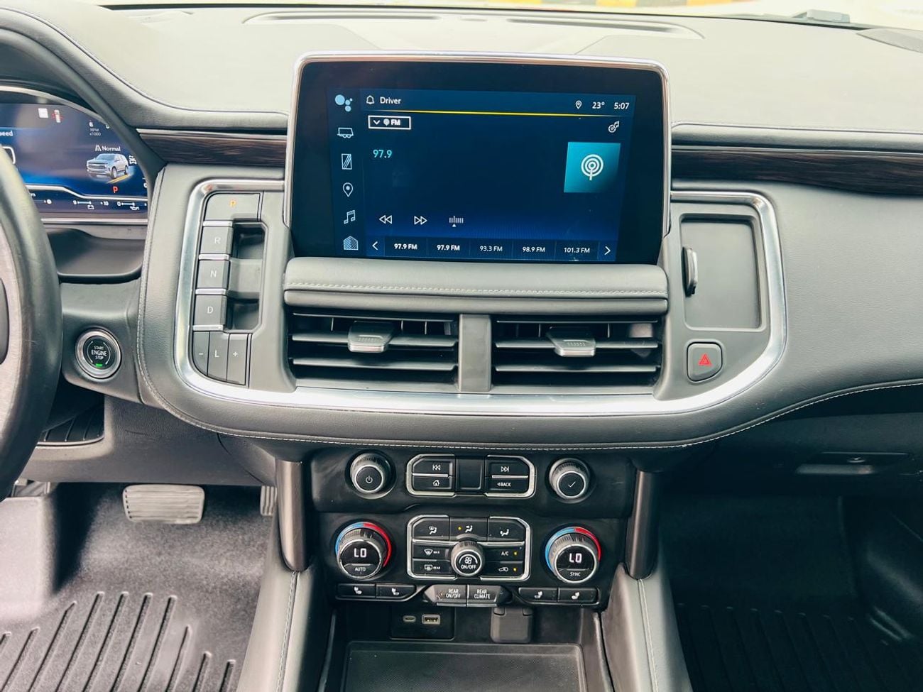 Chevrolet Suburban LT 5.3L 4WD