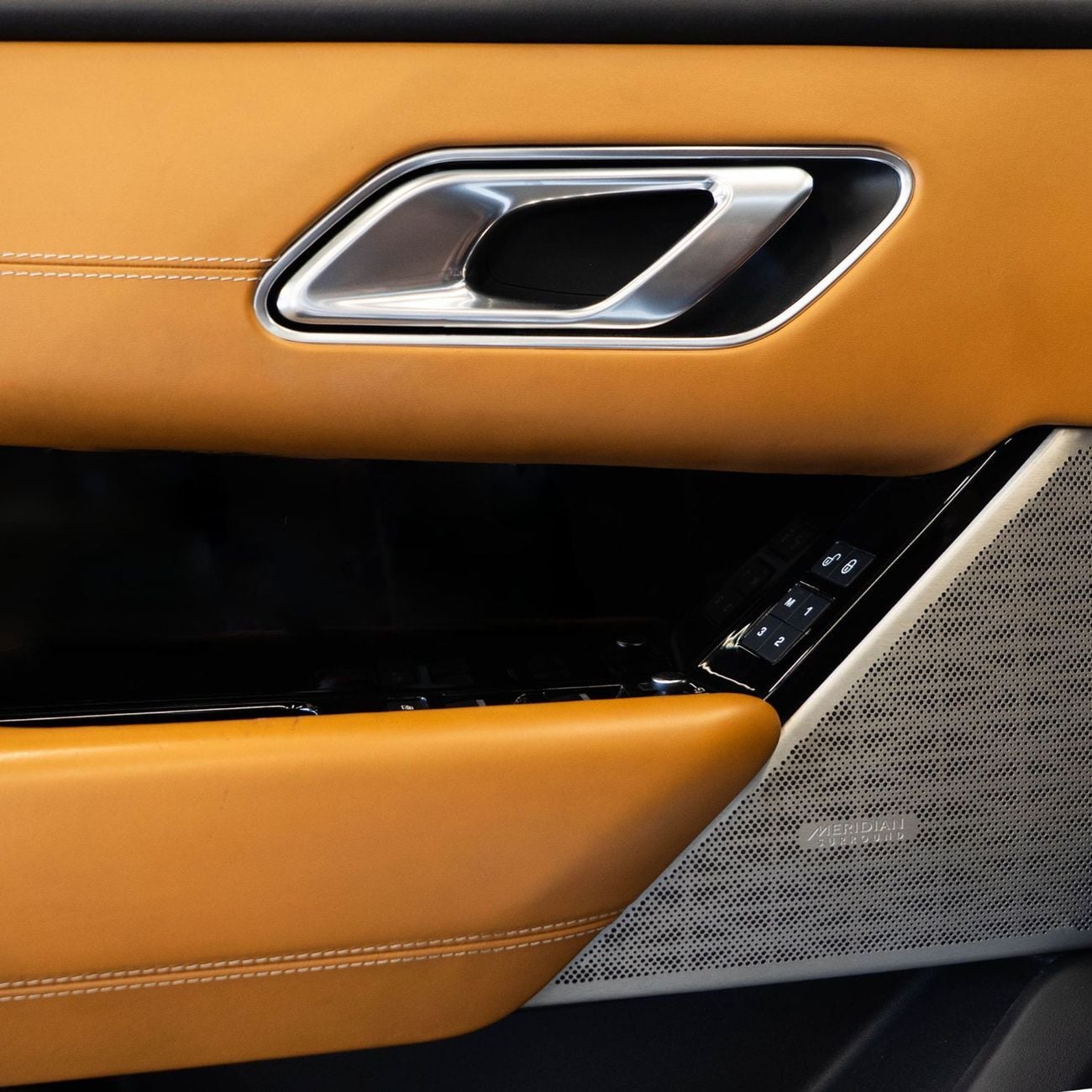 Land Rover Range Rover Velar P380 R-Dynamic SE 3.0L (375 HP) AED 2,565 pm • 0% Downpayment • Velar P380 HSE R-Dynamic • 1 Year Wa