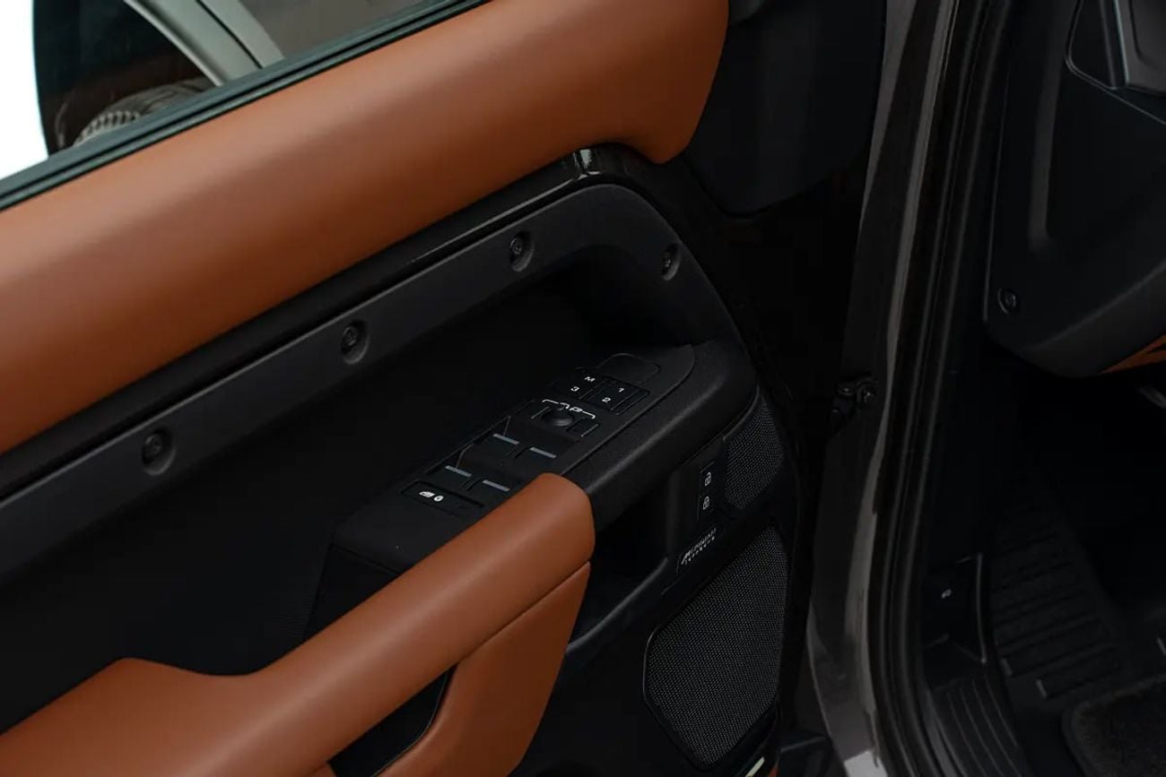 Land Rover Defender 110 Octa - European Specs