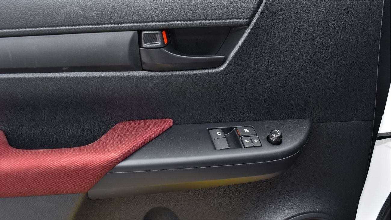 Toyota Land Cruiser 70 4.0L V6 Petrol M/T