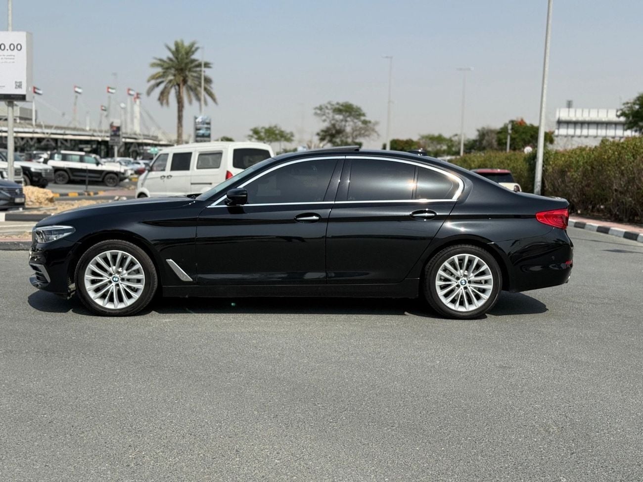 بي أم دبليو 530i Exclusive Luxury 2.0L