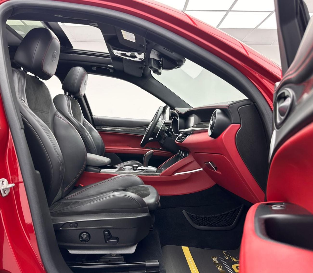 Alfa Romeo Stelvio 2020 Alfa Romeo Stelvio Quadrifoglio, Nov/2026 Alfa Romeo Warranty + Service Contract, FSH, GCC