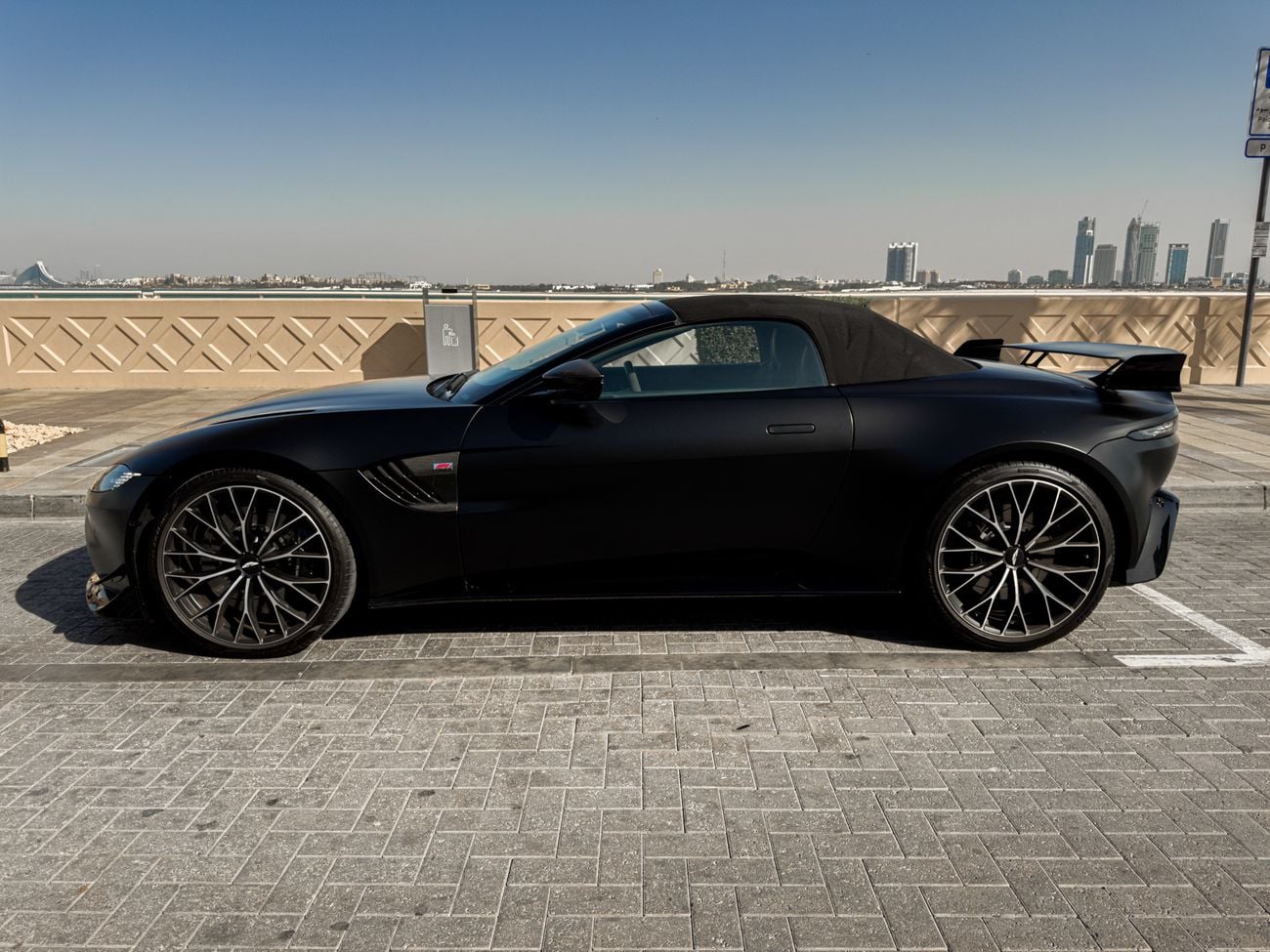 أستون مارتن فانتيج F1 Edition 4.0L