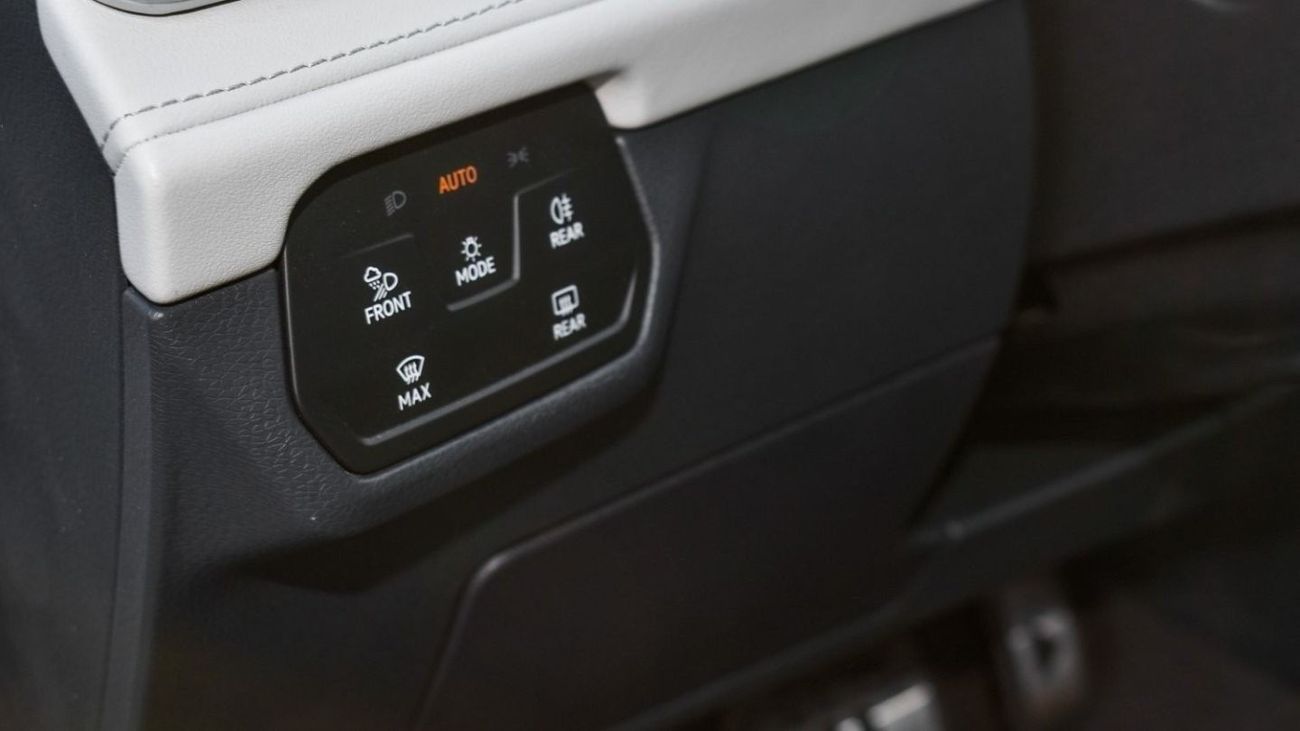 Volkswagen ID.6 VOLKSWAGEN_ID.6_CROZZ_PRO_2022_FULL_OPTIONS_7SEATS_360_FIXED_PANORAMIC_HUD