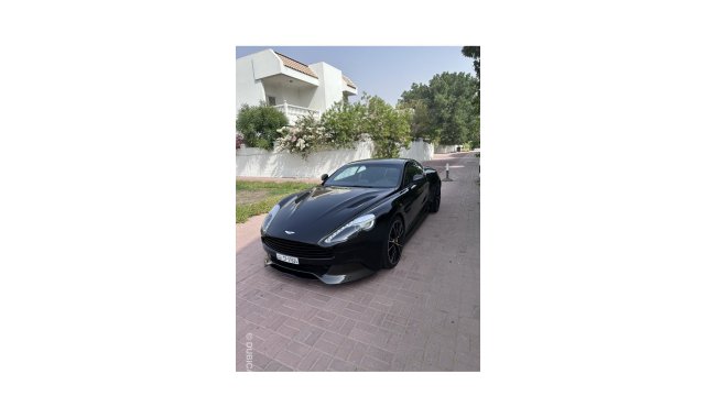 Aston Martin Vanquish carbon black v12