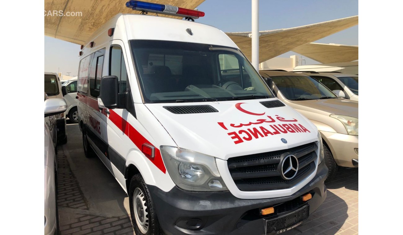 مرسيدس بنز سبرينتر Mercedes Benz Sprinter Ambulance,Model:2015. Low mileage