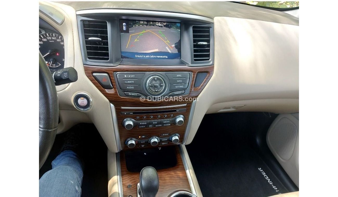 Nissan Pathfinder SV