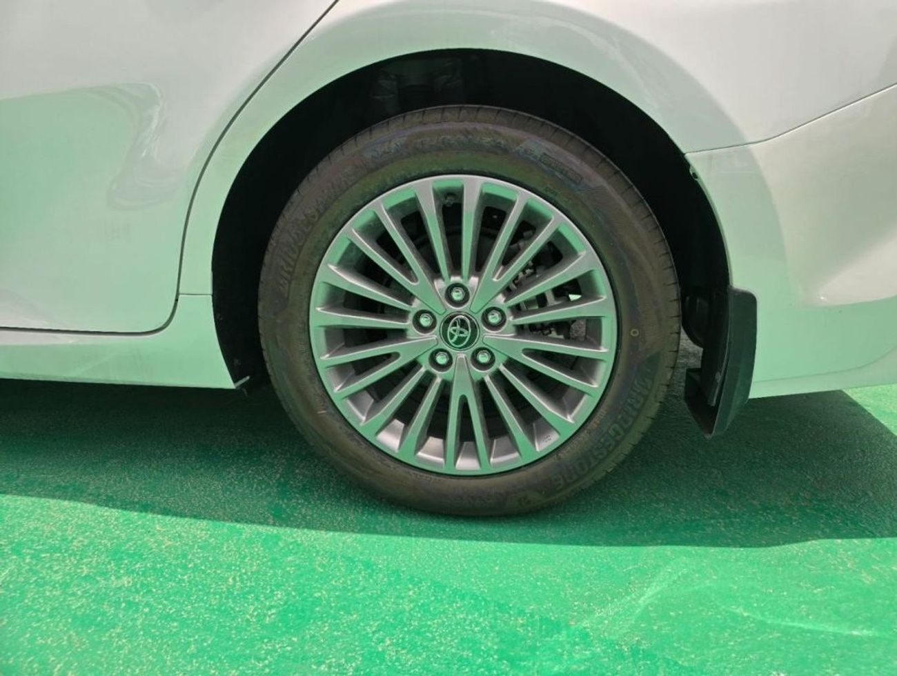 Toyota Camry 2.0L HYBRID 2024