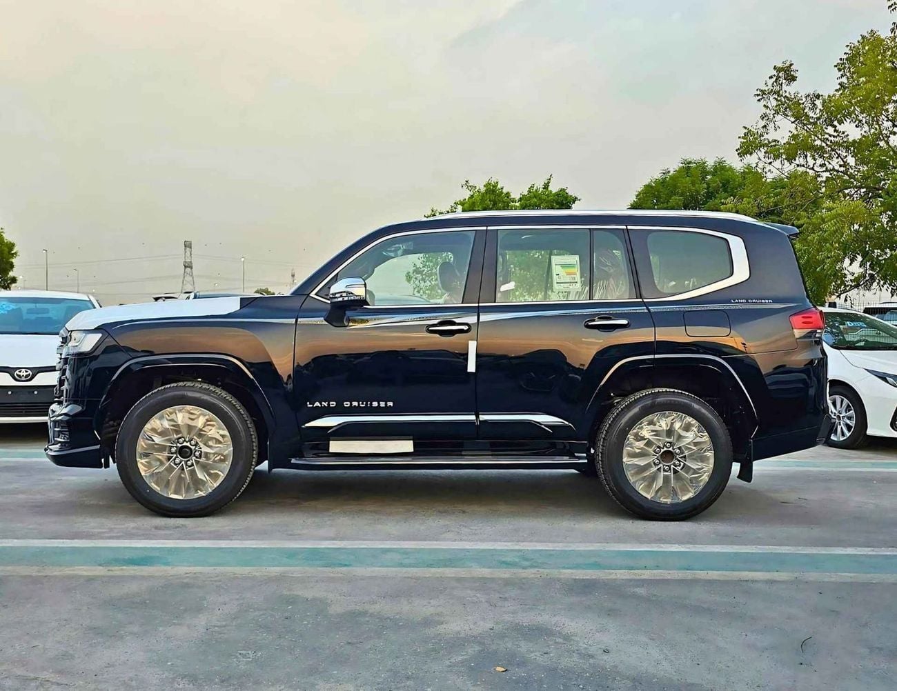 Toyota Land Cruiser VXR TWIN TURBO EXCL / HIGH OPTION / SUNROOF / LEATHER / POWER SEATS/3.5L PETROL V6 A/T/ (CODE#LCTVXR