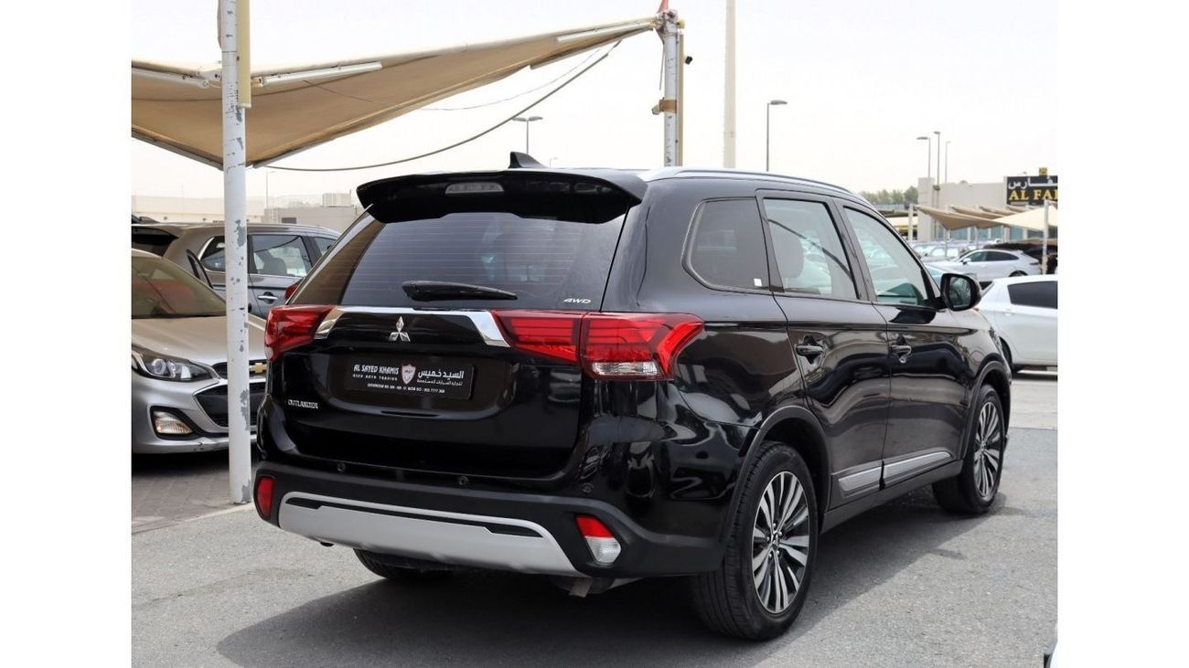 Mitsubishi Outlander GLX Basic ACCIDENTS FREE - ORIGINAL PAINT - GCC - 7 STR - ENGINE 2400 CC - V4