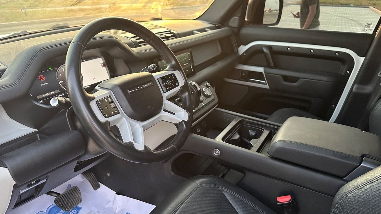 Land Rover Defender 110 S P300
