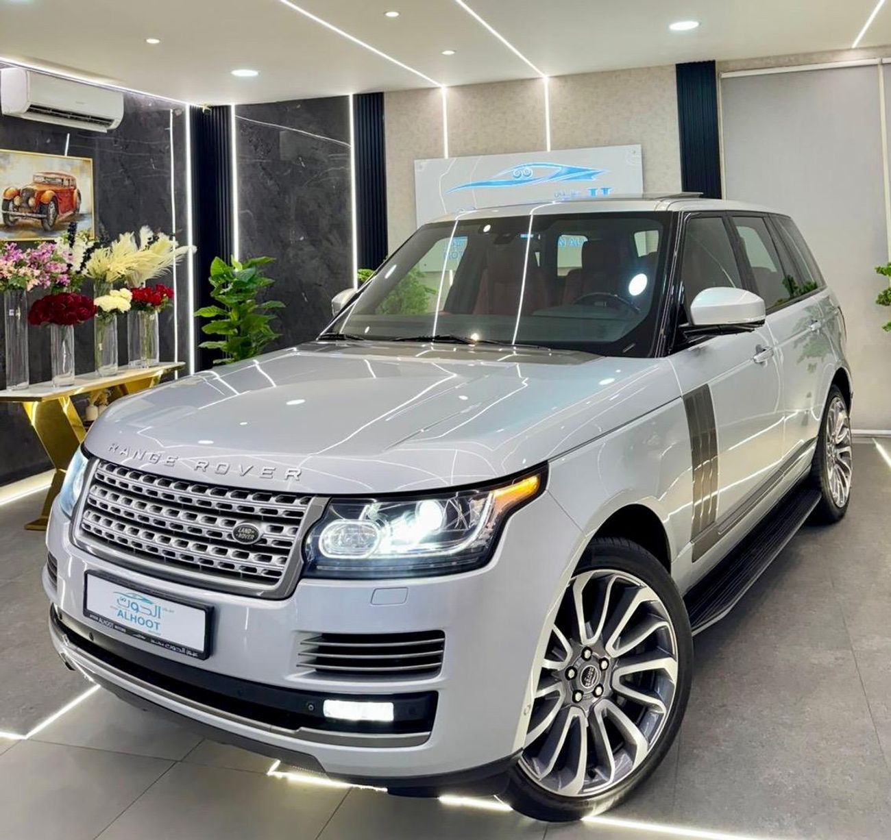 Land Rover Range Rover Supercharged 5.0L LOVELY SUPERCHARGED RR VOGUE V8 || GCC II TOP RANGE || ACCIDENT FREE || LOW MILEAG